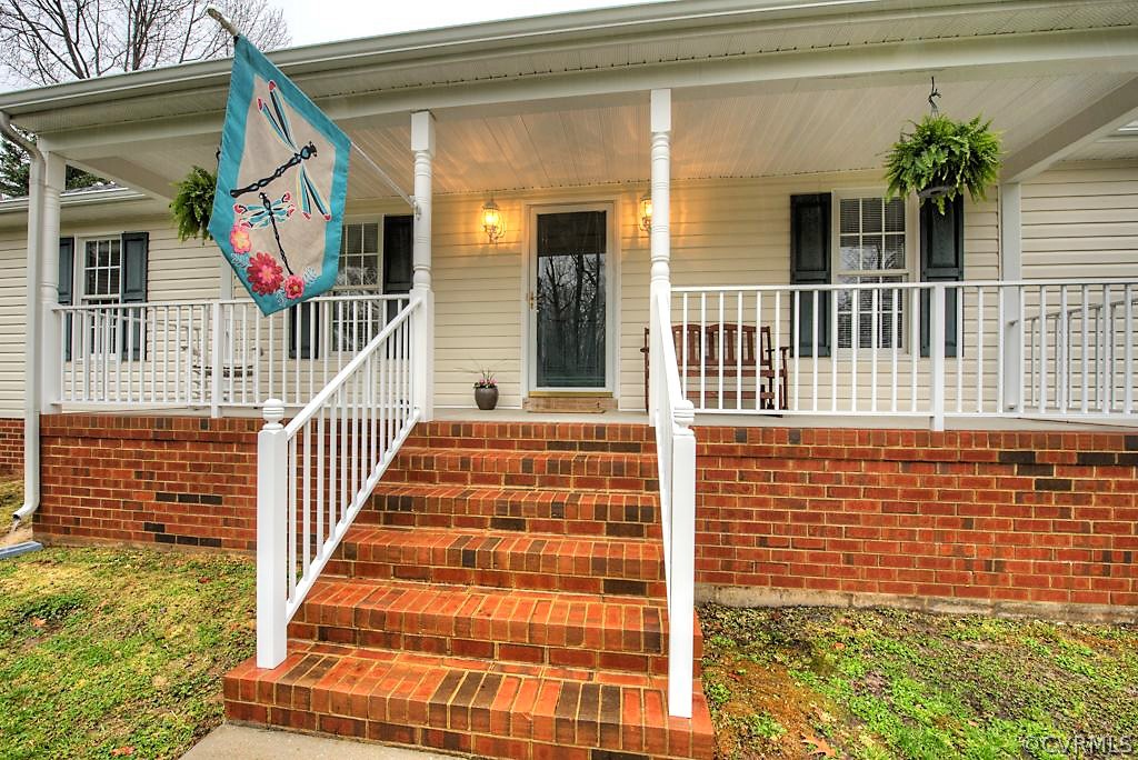 4943 Windsor Road Sandston, VA 23150 - Photo 4 of 47 Gallery Image 4