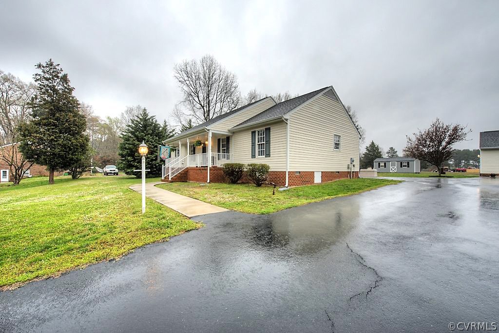 4943 Windsor Road Sandston, VA 23150 - Photo 6 of 47 Gallery Image 6