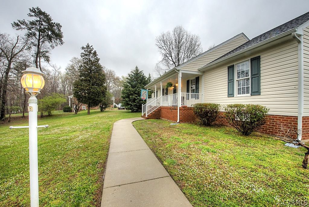 4943 Windsor Road Sandston, VA 23150 - Photo 7 of 47 Gallery Image 7