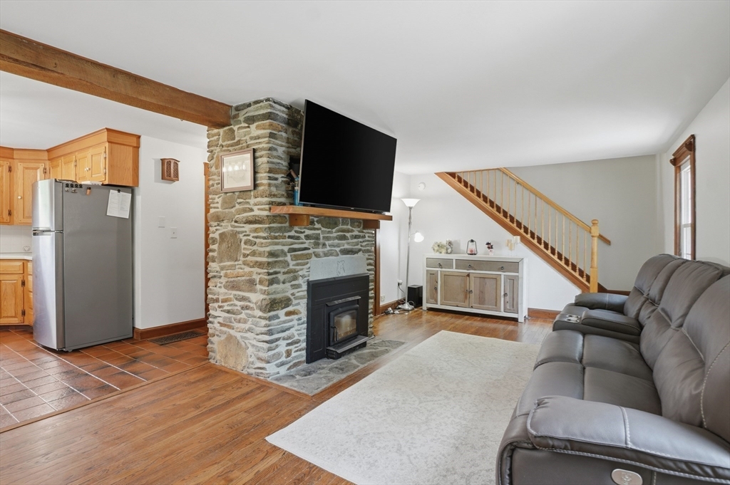 55 Century Farm Road Sutton, MA 01590 - Photo 4 of 28