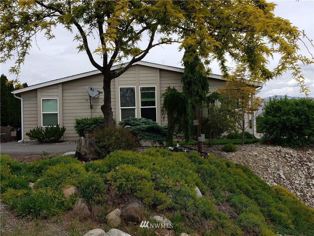 12 Caudill Road Omak, WA 98841 - Photo 2 of 37 a front view of a house with a yard and tree