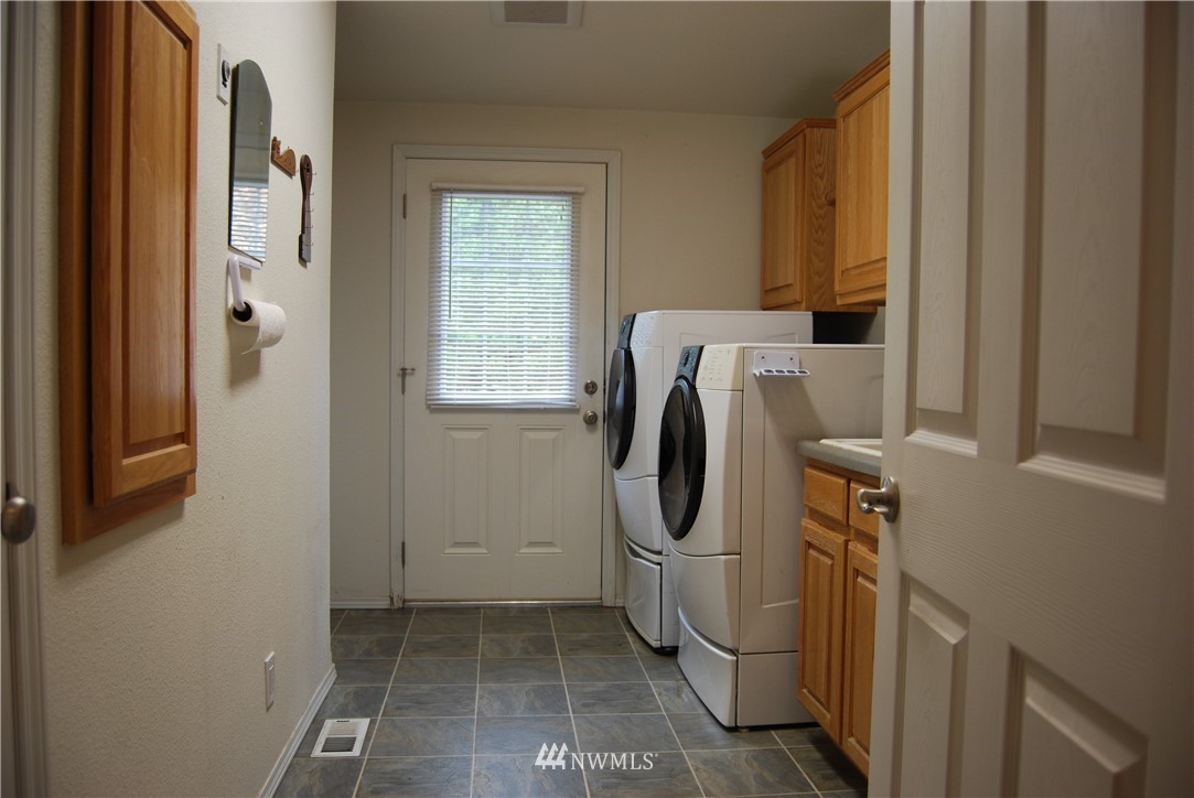 12 Caudill Road Omak, WA 98841 - Photo 30 of 37 a utility room with dryer and washer