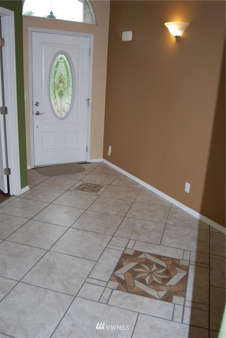 12 Caudill Road Omak, WA 98841 - Photo 10 of 37 a view of entryway with workspace