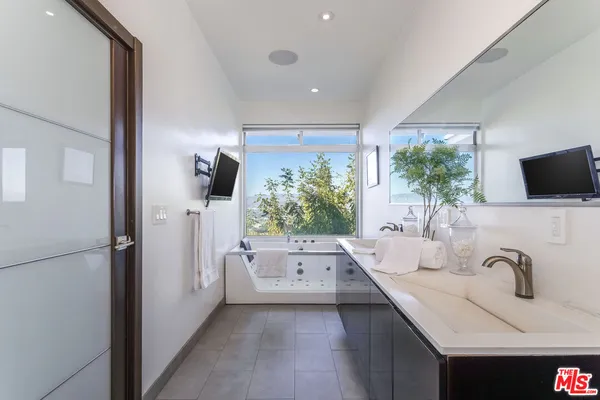 $15,995 | 7177 Pacific View Drive, Los Angeles, CA 90068