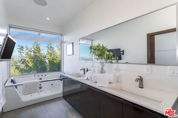 $15,995 | 7177 Pacific View Drive, Los Angeles, CA 90068