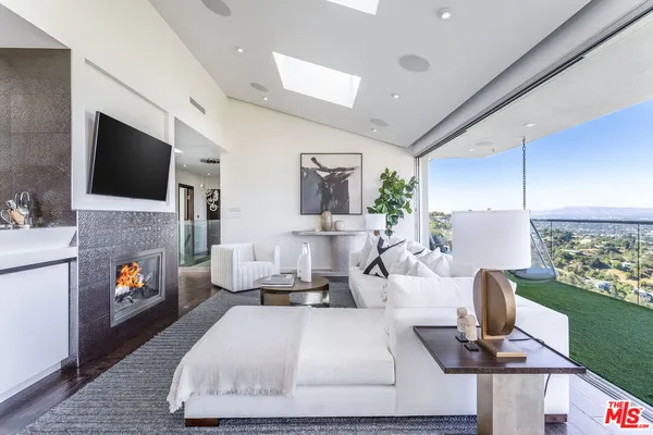 $15,995 | 7177 Pacific View Drive, Los Angeles, CA 90068
