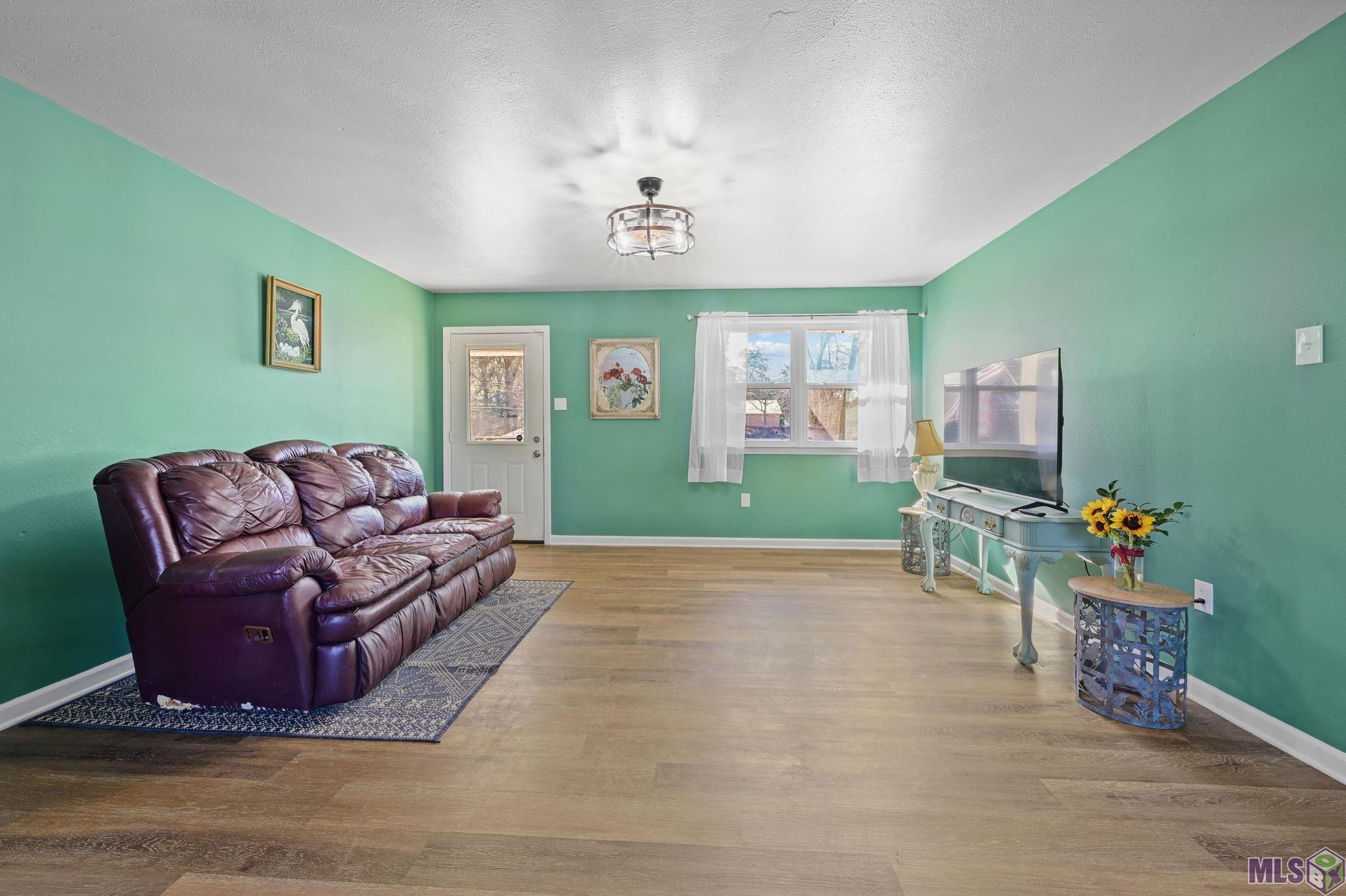 2318 Violet Street Jackson, LA 70748 - Photo 3 of 15 Living Room
