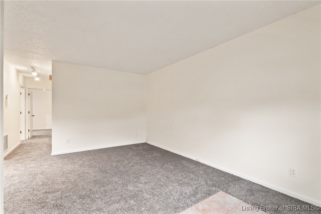 710 Victoria Court New Albany, IN 47150 - Photo 4 of 26