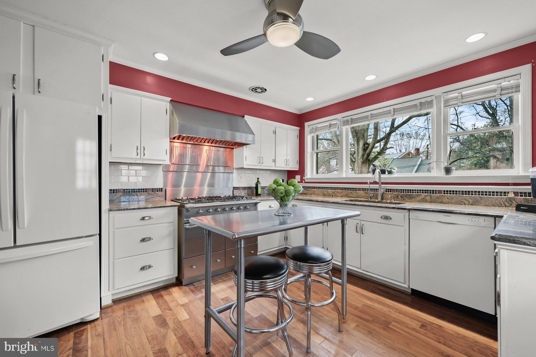 5612 Marengo Road Bethesda, MD 20816 - Photo 11 of 38 Kitchen - UPDATED!