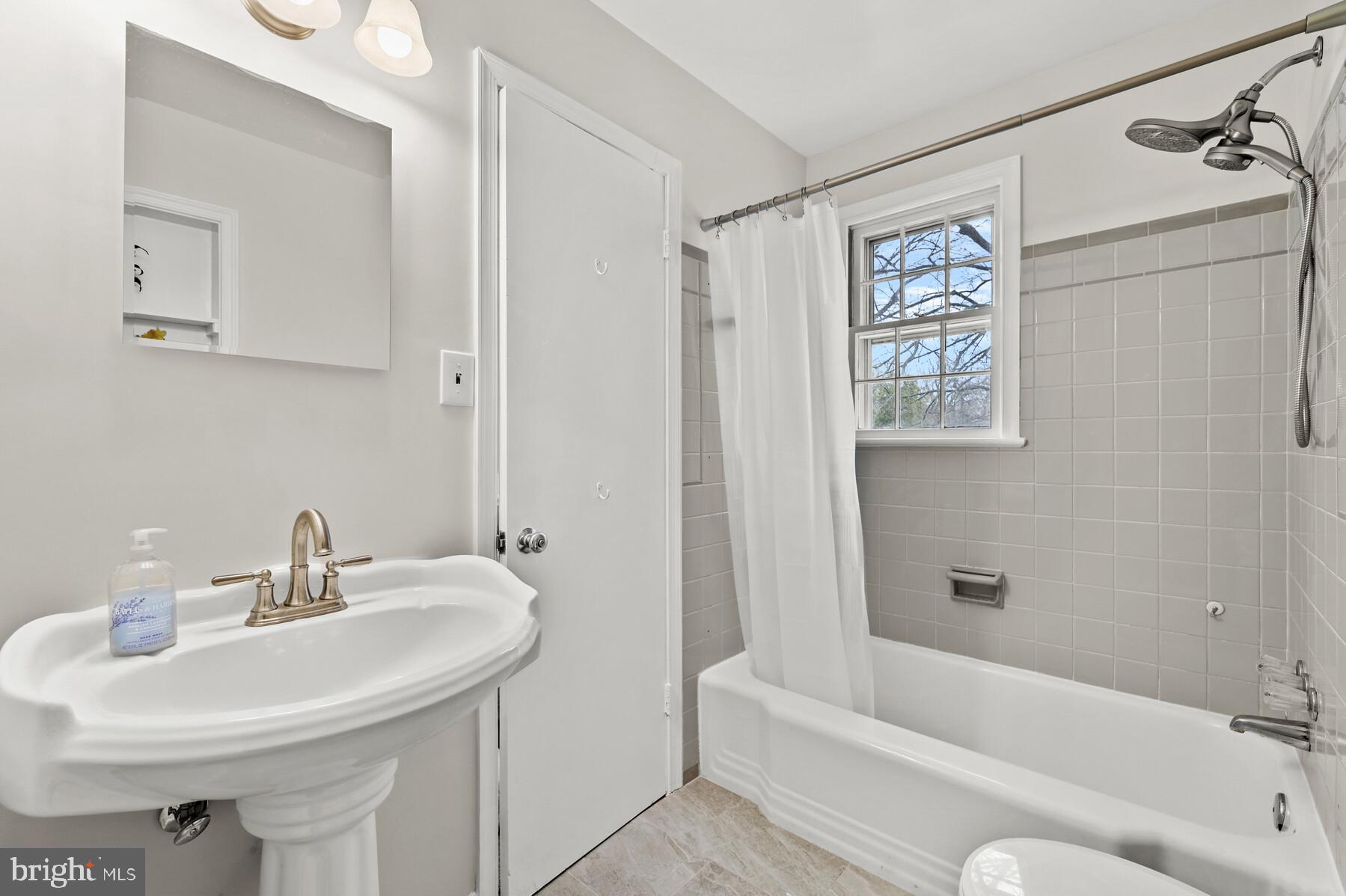 5612 Marengo Road Bethesda, MD 20816 - Photo 23 of 38 Hall Bath also has door to BR #3