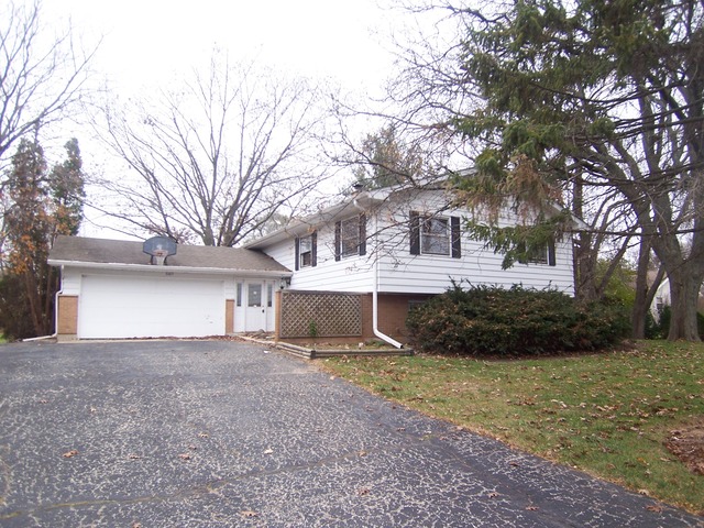 6105 Sands Road Crystal Lake, IL 60014 - Photo 1 of 19