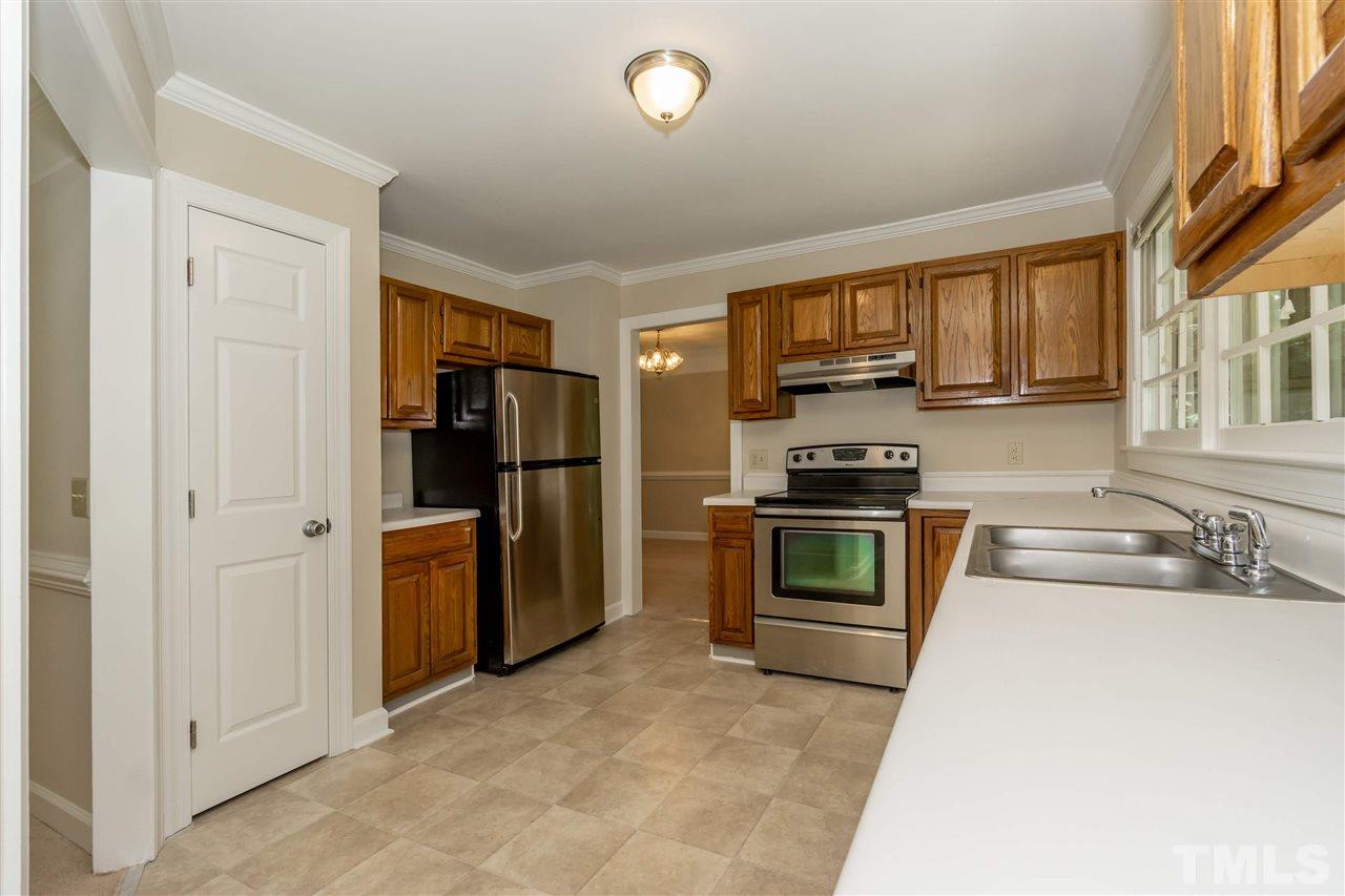 8113 Coleraine Court Raleigh, NC 27615 - Photo 10 of 28