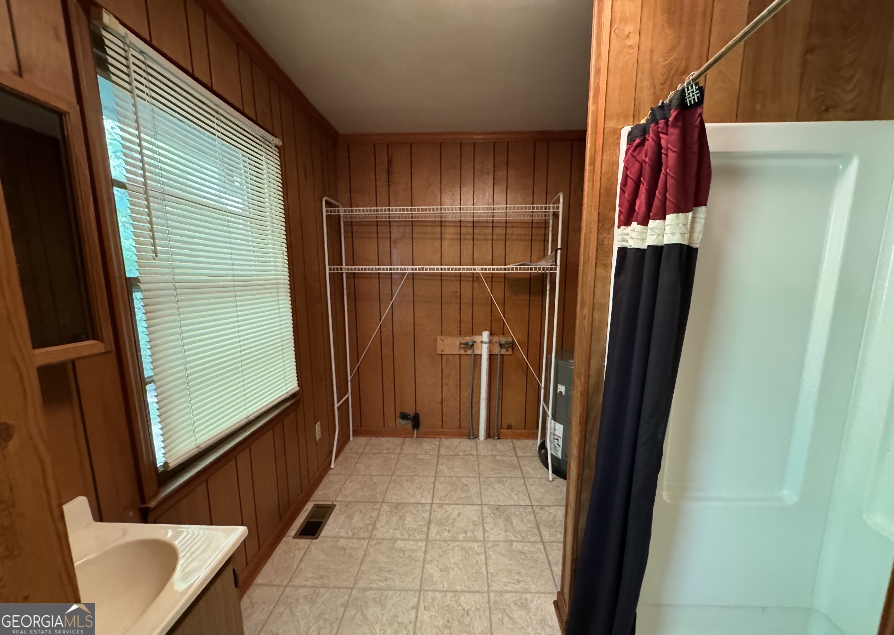 133 McCaskill Drive Jackson, GA 30233 - Photo 9 of 26 a view of utility room