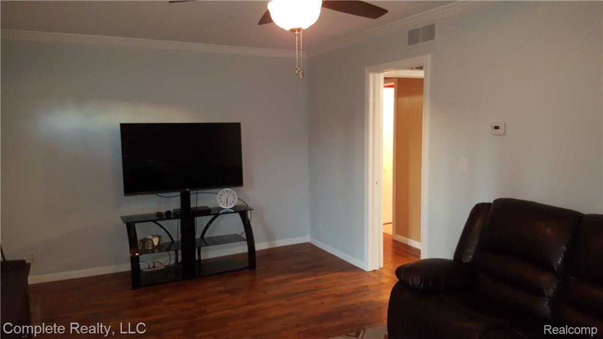 2041 Belsay Road Burton, MI 48519 - Photo 13 of 37 20161111_165951.jpg