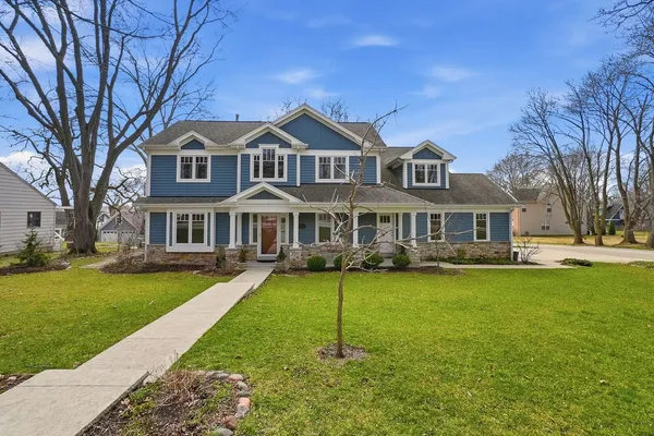 $888,000 | 25817 Cook Street, Wauconda, IL 60084