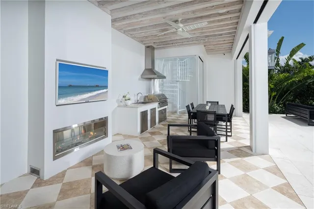 $6,250,000 | 3770 Crayton Road, Naples, FL 34103