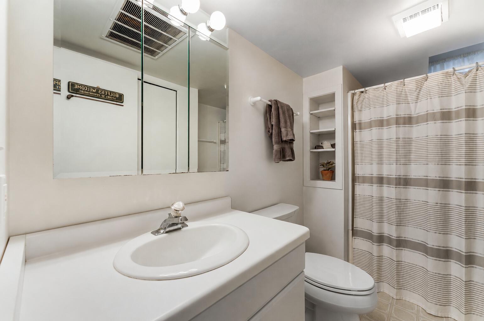 118 Hillview Road Williams Bay, WI 53191 - Photo 29 of 55 Full Bath in Lower Level