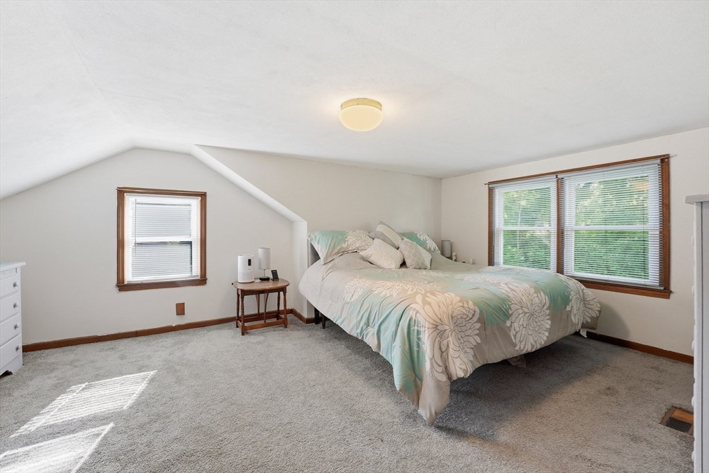 272 Prospect Avenue West Springfield, MA 01089 - Photo 29 of 39