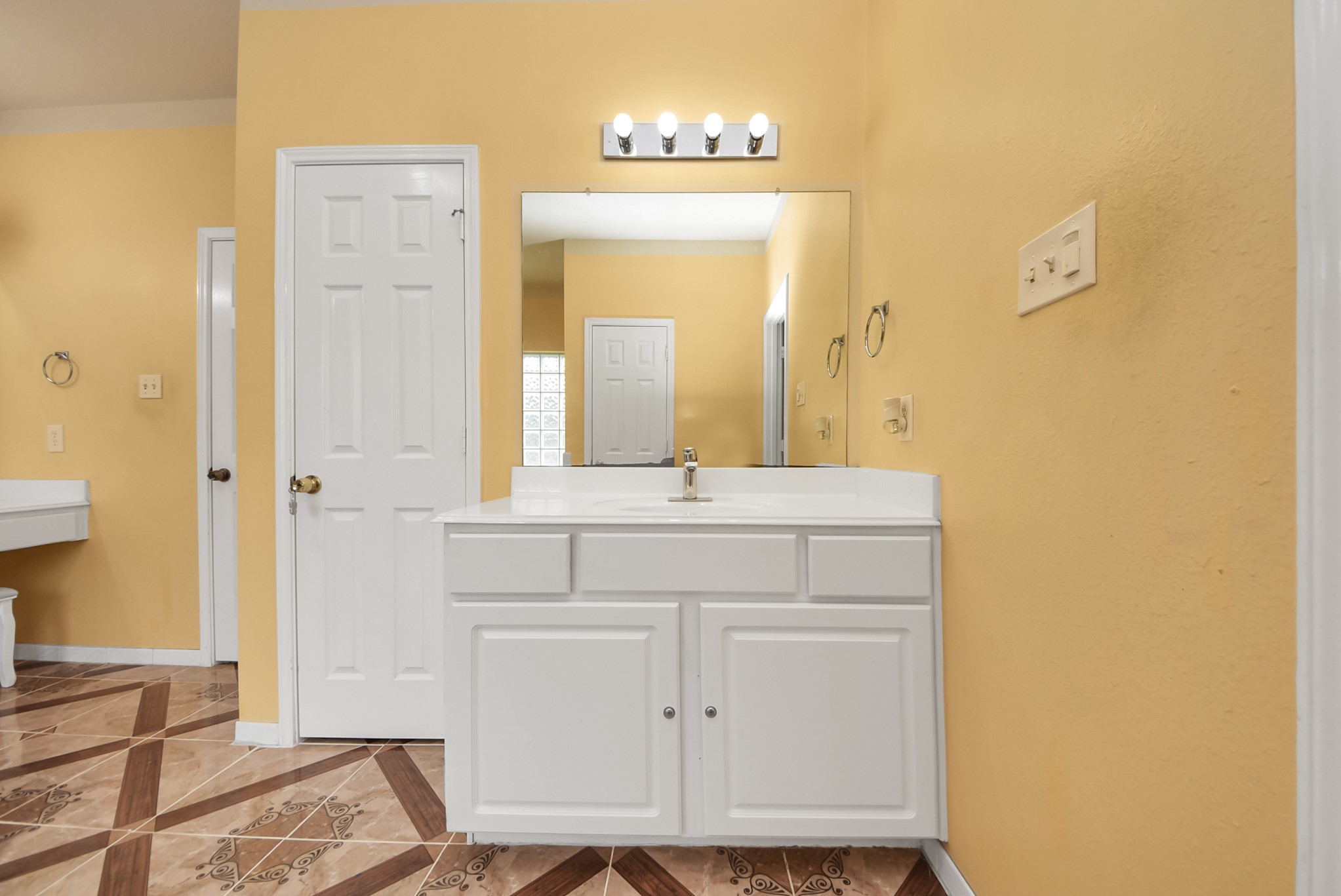 14103 Imperial Wood Lane Rosharon, TX 77583 - Photo 19 of 36 Double sink in primary bath with separate vanity area