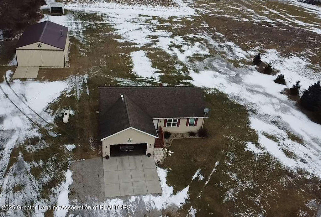 212 Covert Road Leslie, MI 49251 - Photo 9 of 37 475088893_1661452634724073_7553227667622