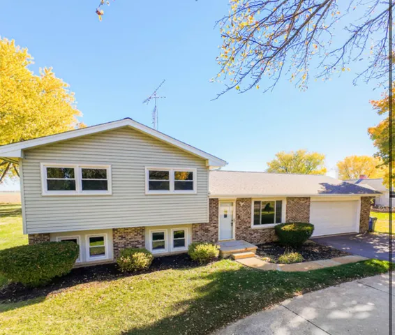 $350,000 | 21044 Virginia Road, DeKalb, IL 60115