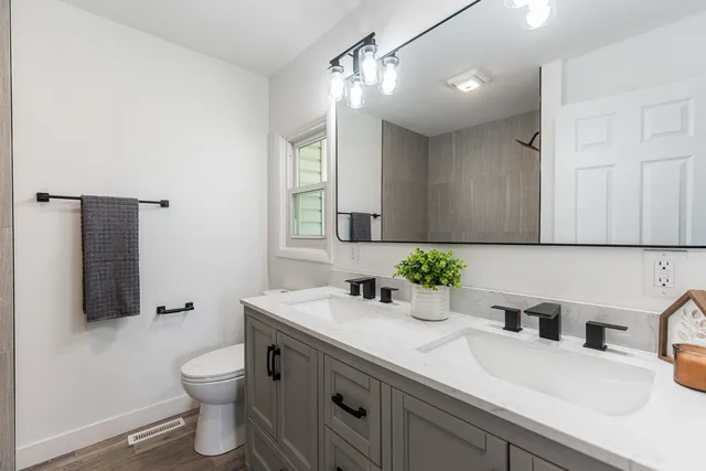 $350,000 | 21044 Virginia Road, DeKalb, IL 60115