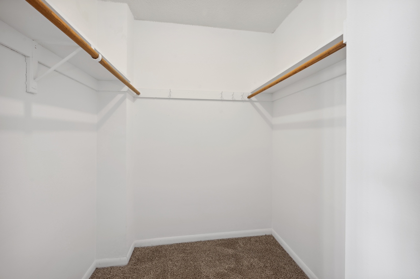 3110 North Sheridan Road, Unit 904 Chicago, IL 60657 - Photo 9 of 12 a view of small space