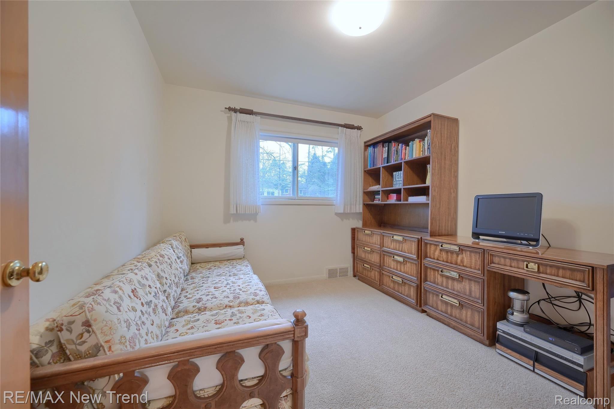 28153 Hawberry Road Farmington, MI 48331 - Photo 19 of 32 19-3rd-Bedroom.jpg
