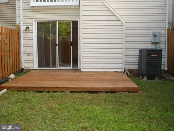 a view of a house with backyard and porch