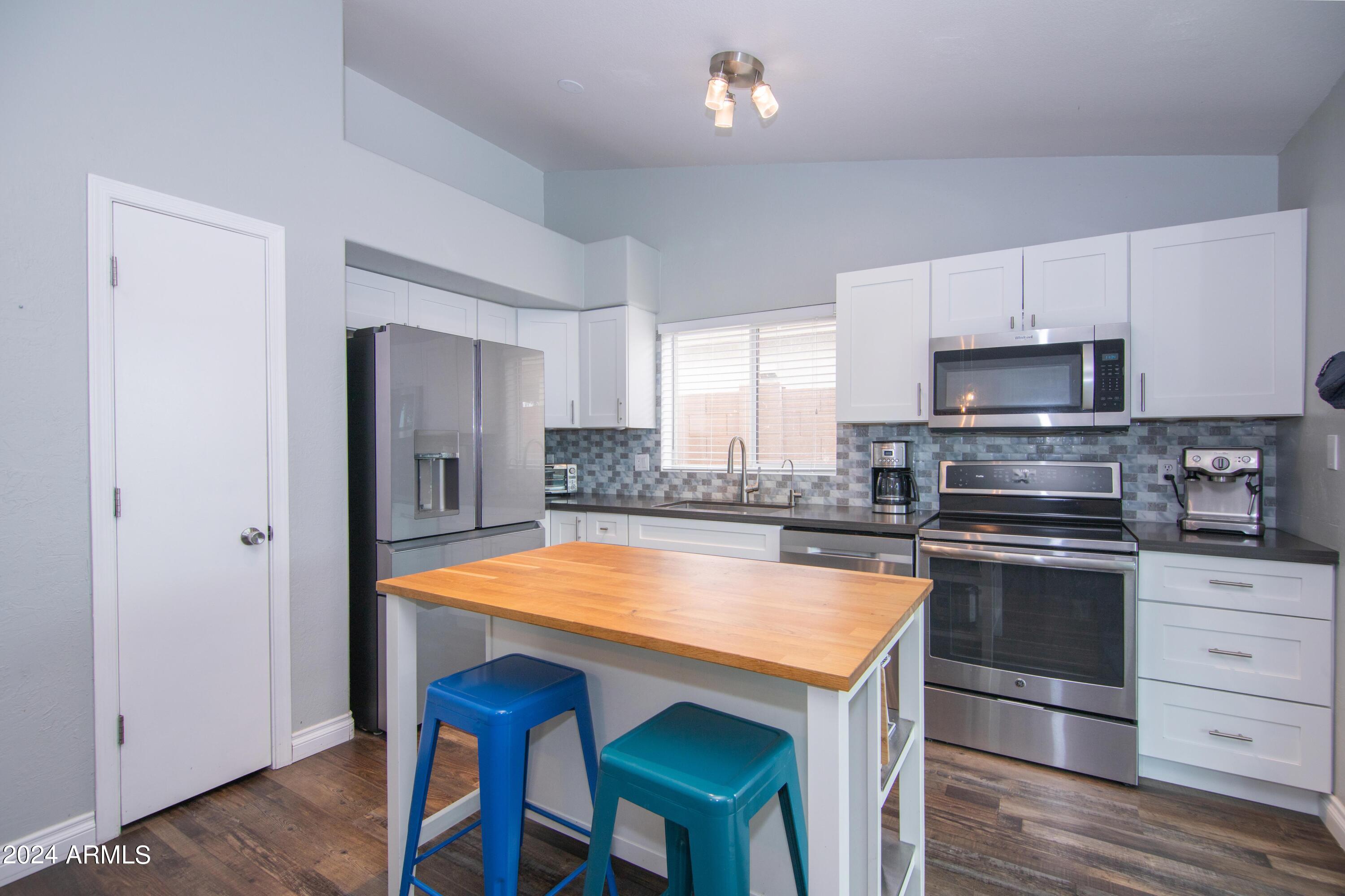 833 South Del Rancho Mesa, AZ 85208 - Photo 3 of 53 Kitchen