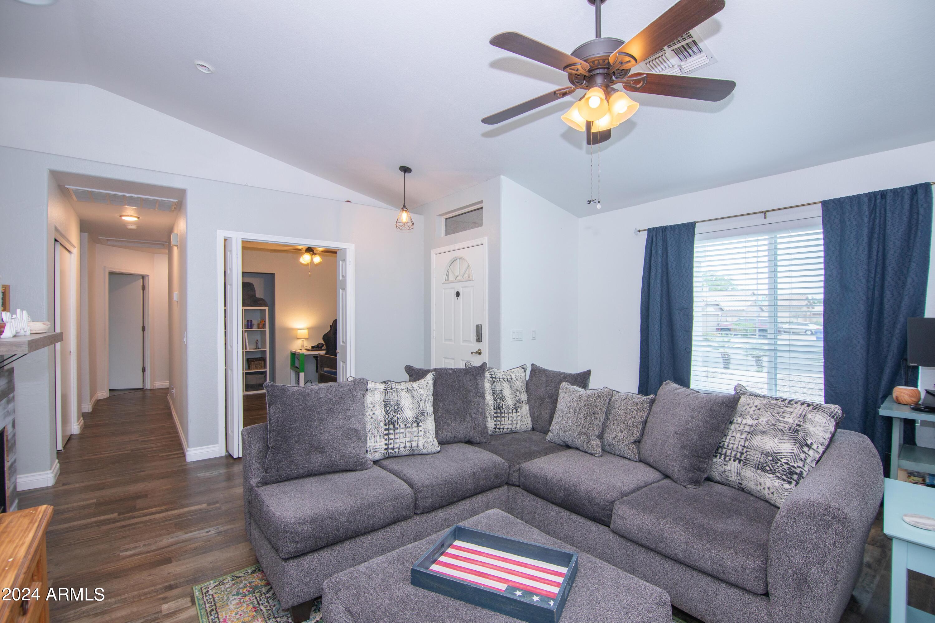 833 South Del Rancho Mesa, AZ 85208 - Photo 4 of 53 Living Room