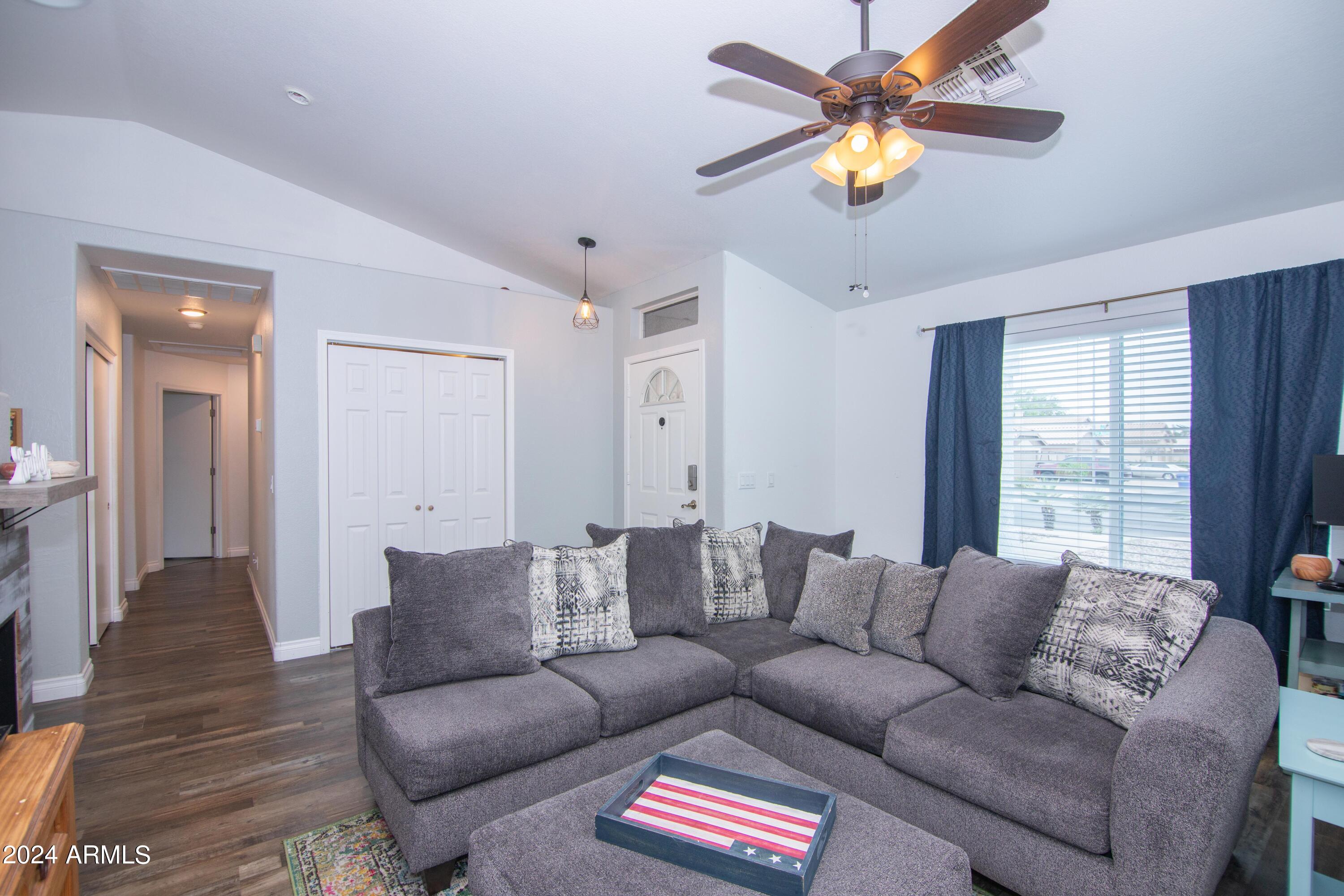 833 South Del Rancho Mesa, AZ 85208 - Photo 7 of 53 Living Room