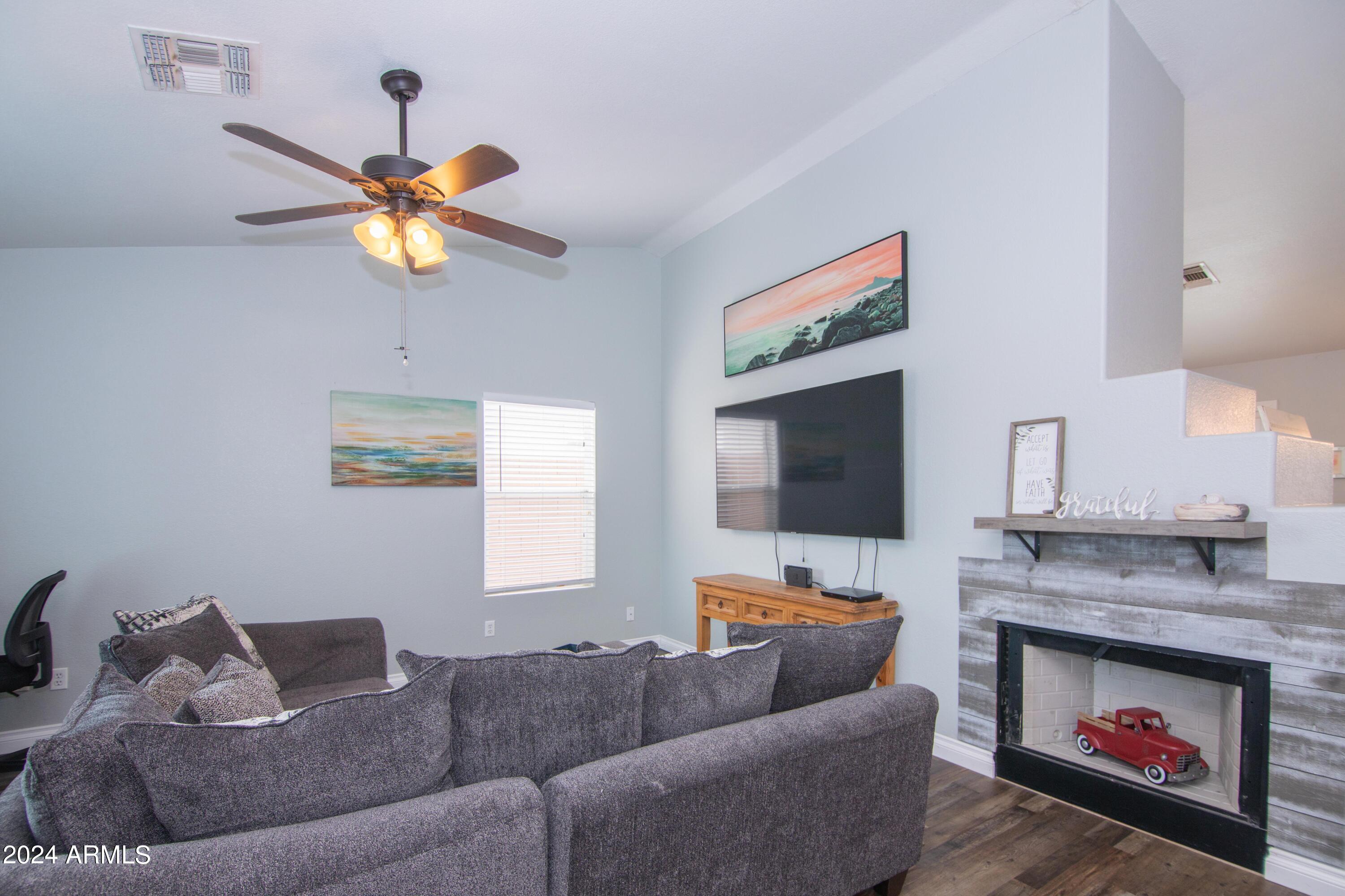 833 South Del Rancho Mesa, AZ 85208 - Photo 8 of 53 Living Room