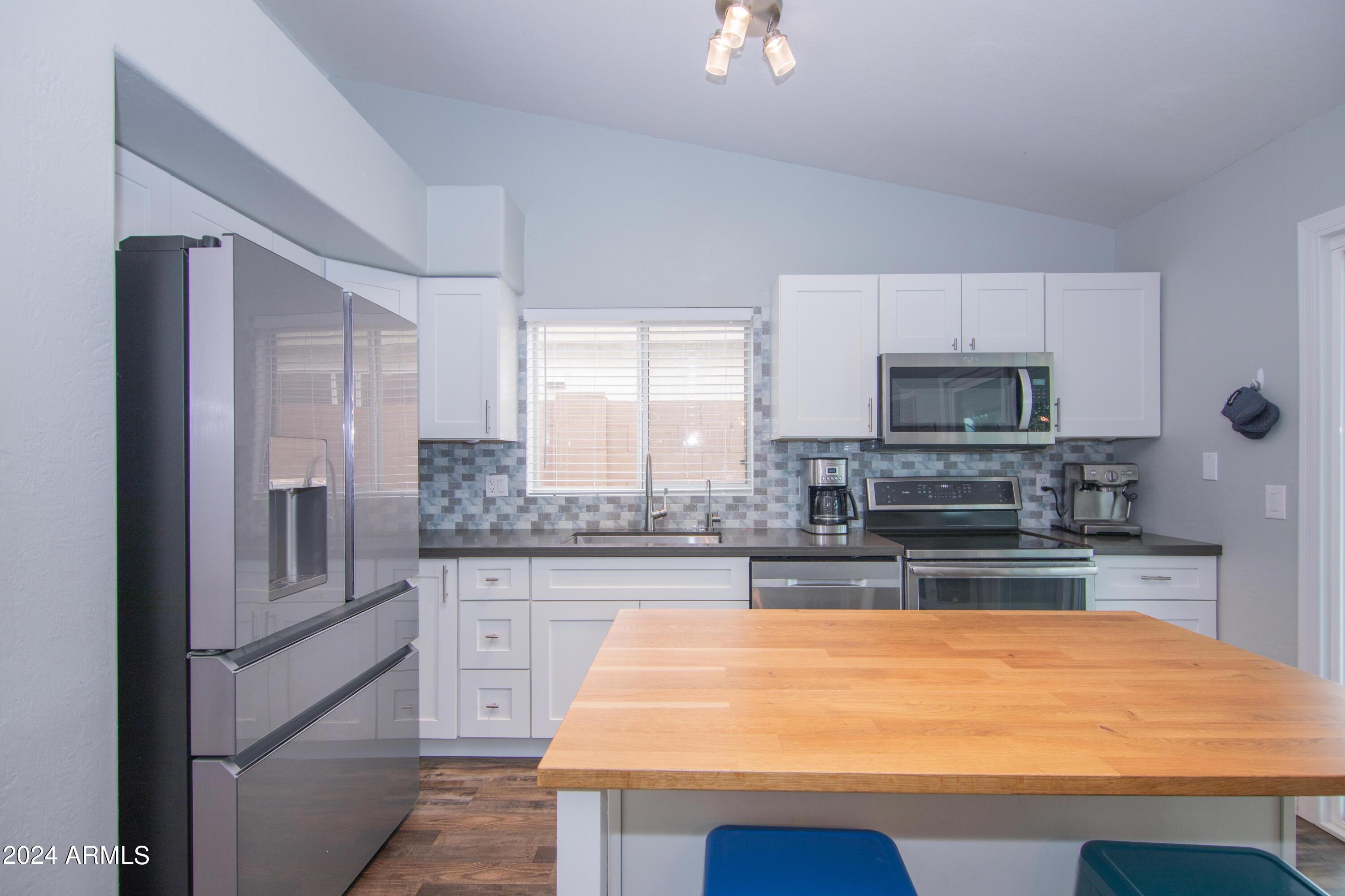 833 South Del Rancho Mesa, AZ 85208 - Photo 9 of 53 Kitchen