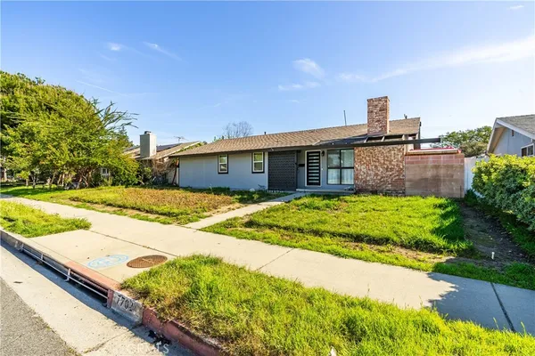 $900,000 | 7702 De Soto Avenue, Canoga Park, CA 91304