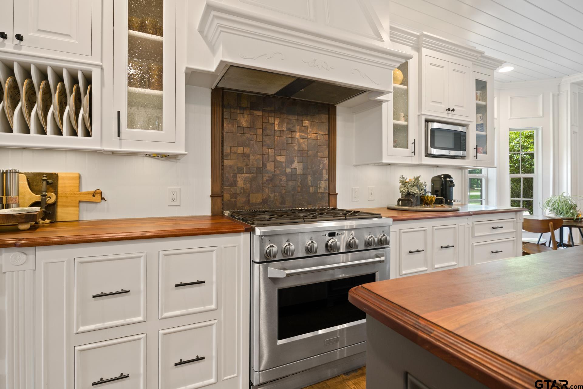 134 Private Road New Boston, TX 75570 - Photo 10 of 40 a kitchen with cabinets and stainless steel appliances