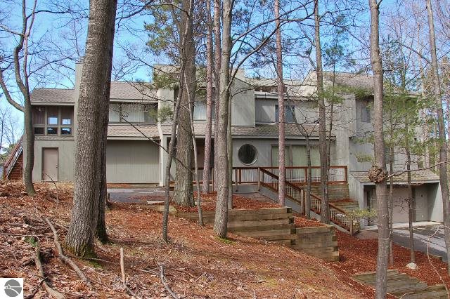 5014 Woodridge Road Maple City, MI 49664 - Photo 2 of 60 1784075-1.JPG
