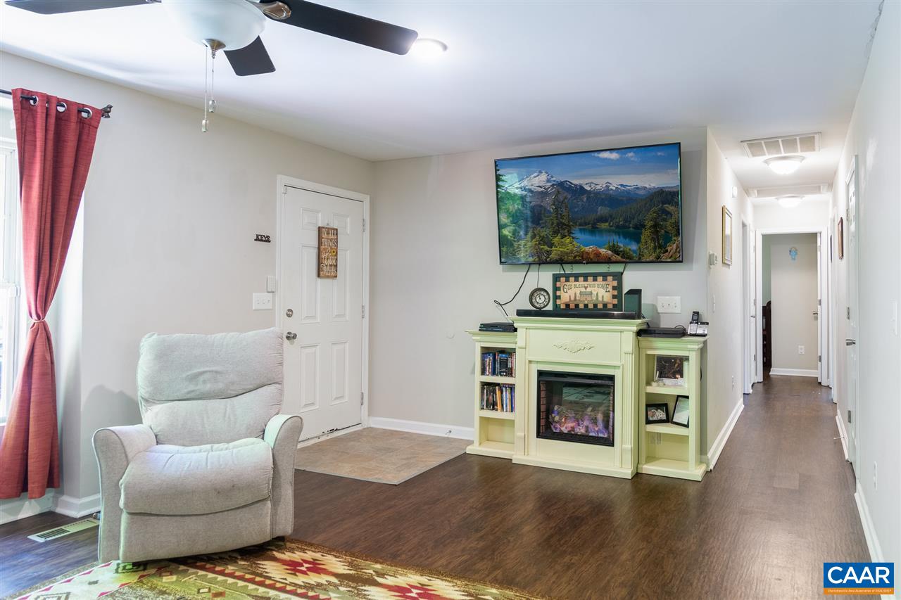 18 East Point Road Palmyra, VA 22963 - Photo 6 of 20 a living room with furniture and a fireplace