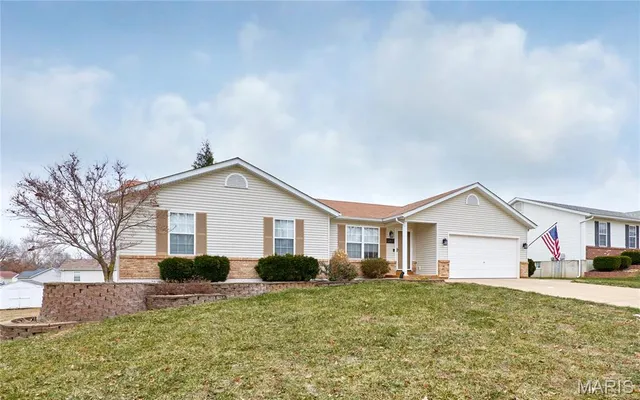 $295,000 | 100 Robin Hood Drive, Troy, MO 63379