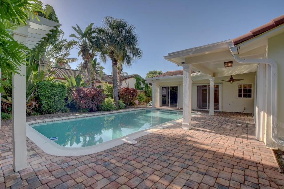 885 Northwest 7th Street Boca Raton, FL 33486 - Photo 2 of 3 885pool2