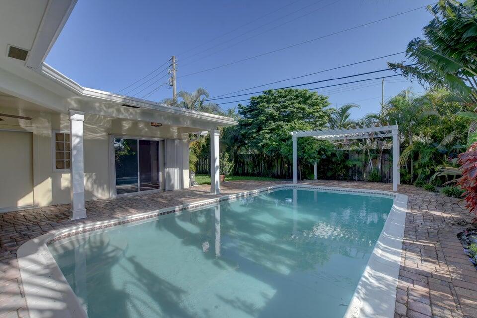 885 Northwest 7th Street Boca Raton, FL 33486 - Photo 3 of 3 885pool