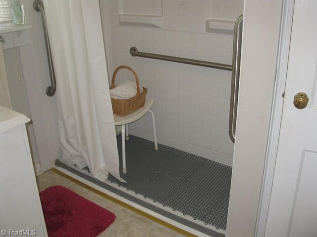 536 Boomer Road Boomer, NC 28606 - Photo 26 of 33 Handicap shower