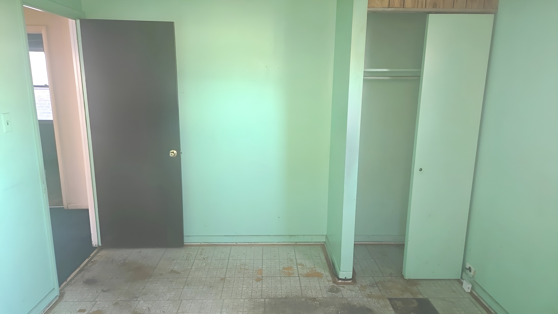 16628 Winchester Avenue Markham, IL 60428 - Photo 13 of 19 a view of an empty room