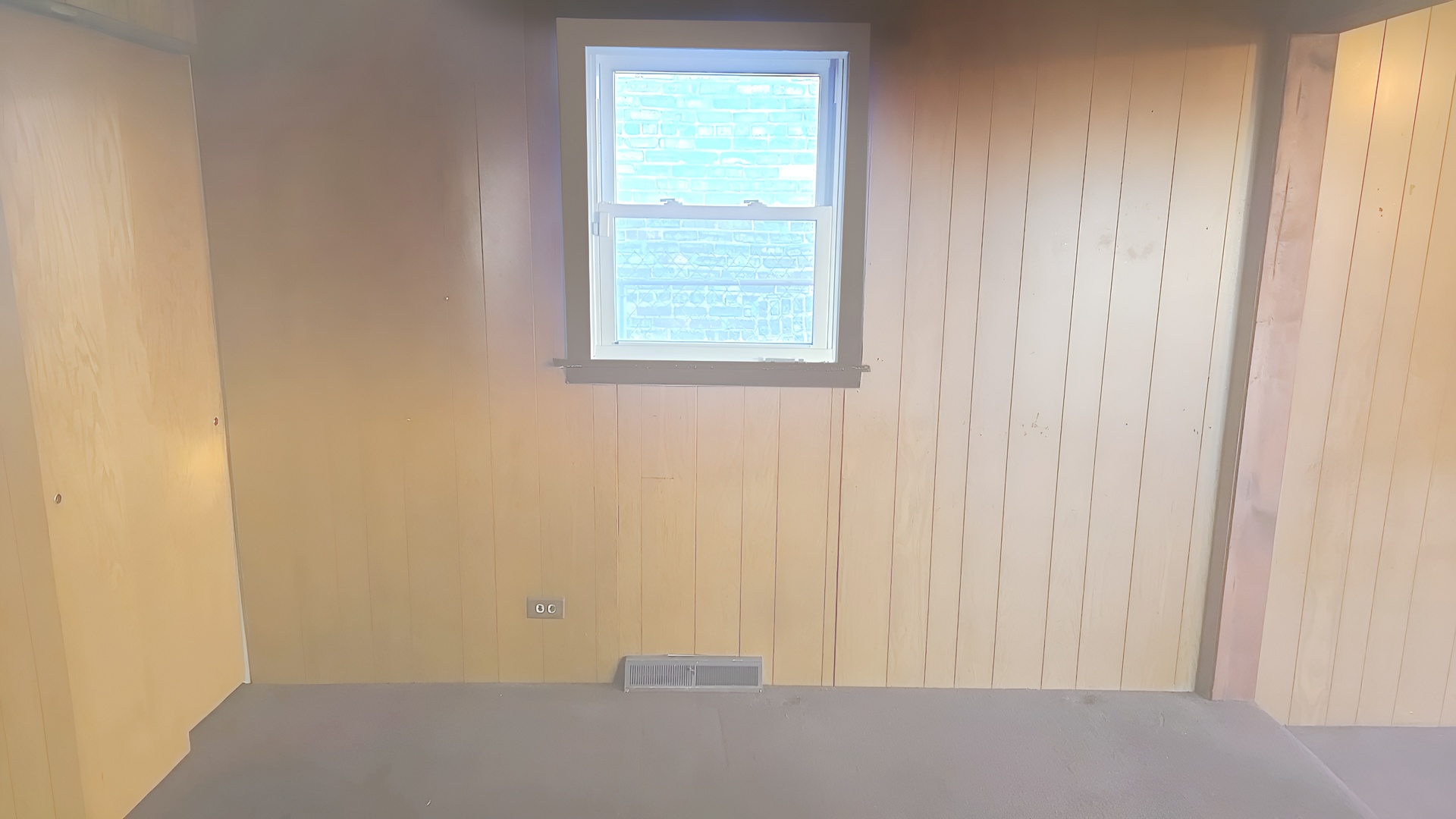 16628 Winchester Avenue Markham, IL 60428 - Photo 16 of 19 an empty room with windows