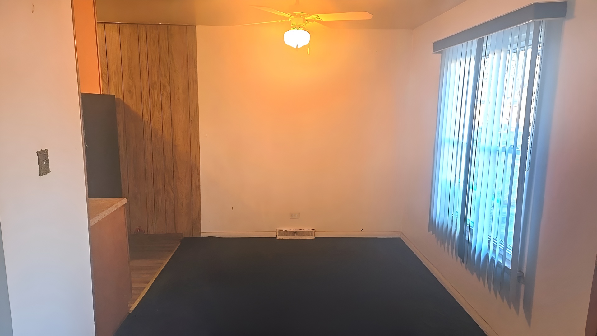 16628 Winchester Avenue Markham, IL 60428 - Photo 7 of 19 a view of a room with windows