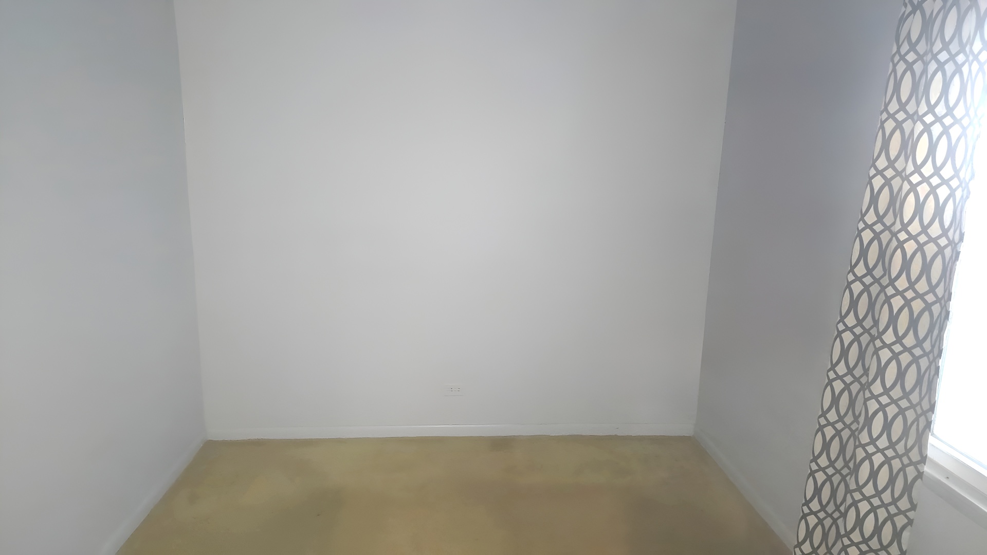 16628 Winchester Avenue Markham, IL 60428 - Photo 10 of 19 a view of an empty room and window