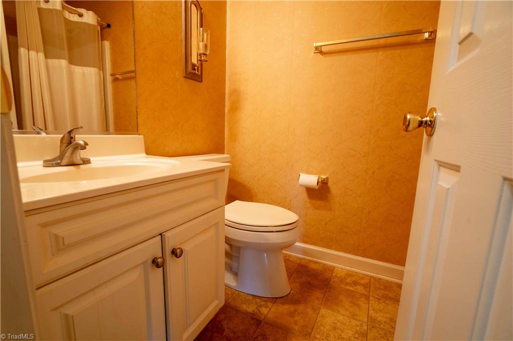 1504 Rankin Mill Road Greensboro, NC 27405 - Photo 26 of 44 Main Bathroom