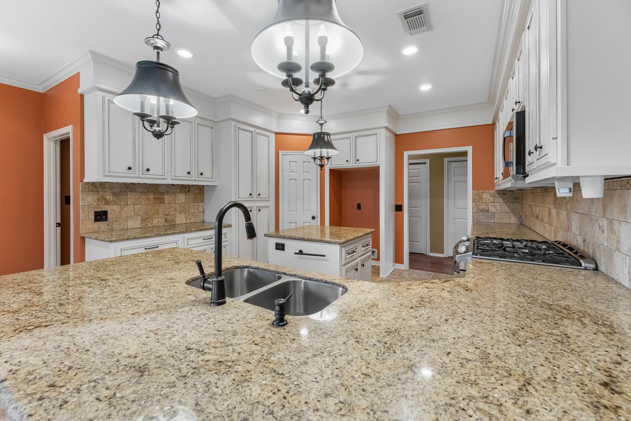 17126 County Road 39 Rosharon, TX 77583 - Photo 21 of 47 Another view of the huge kitchen with lots of serving space.