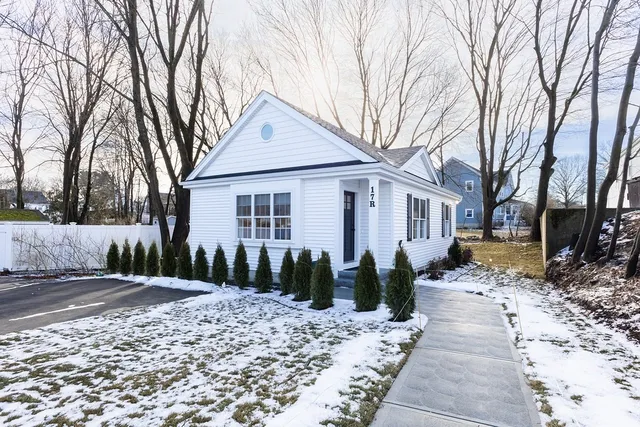 $3,100 | 17 R Harding Road, Norwood, MA 02062