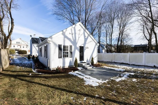 $3,100 | 17 R Harding Road, Norwood, MA 02062